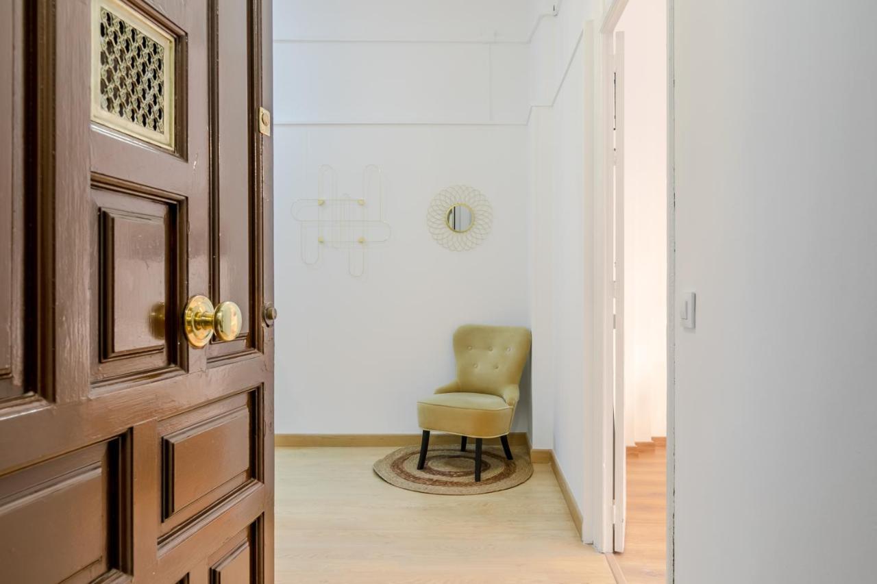 Avanti La Campana, Con Un Balcon Que Te Enamorara Del Ambiente De Sevilla Exteriör bild