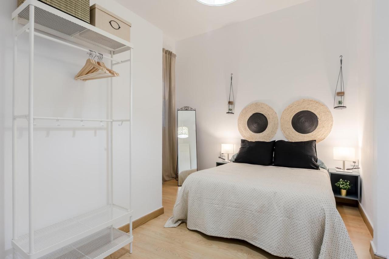 Avanti La Campana, Con Un Balcon Que Te Enamorara Del Ambiente De Sevilla Exteriör bild